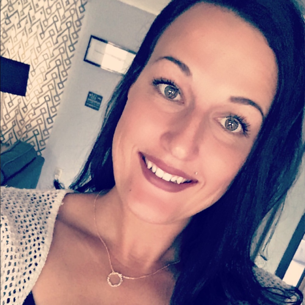Meet your Posher, Niki